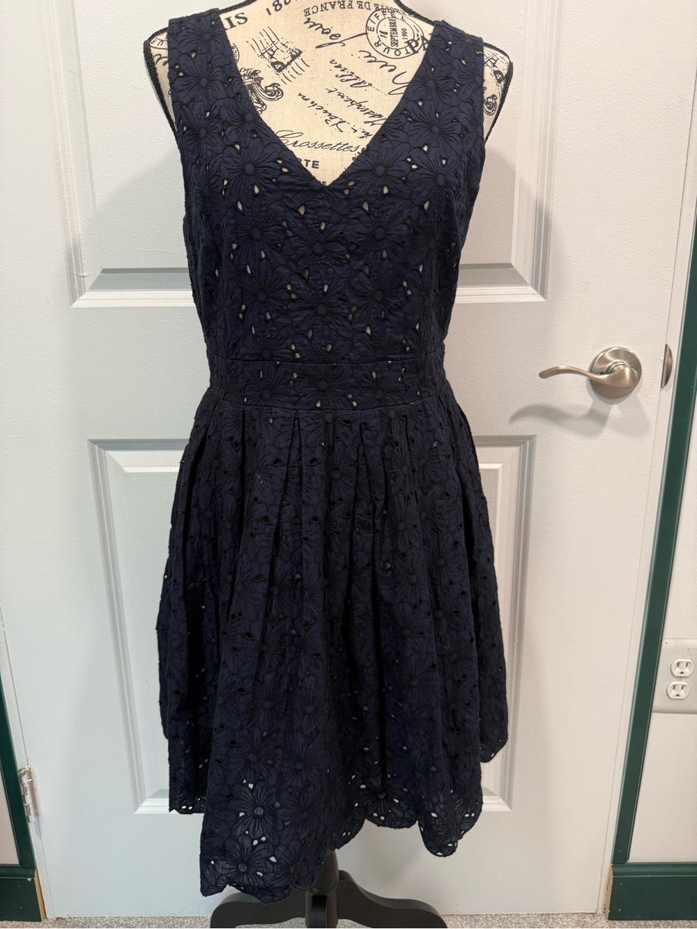 Karl Lagerfeld Paris Eyelet Floral Fit & Flare Dress Navy Size 6 Lined
